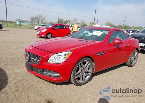 2016 Mercedes-Benz Slk 300 z USA, uszkodzony, nr VIN WDDPK3JA0GF124025